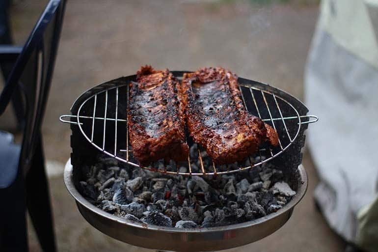 bbq ribs on charcoal grill