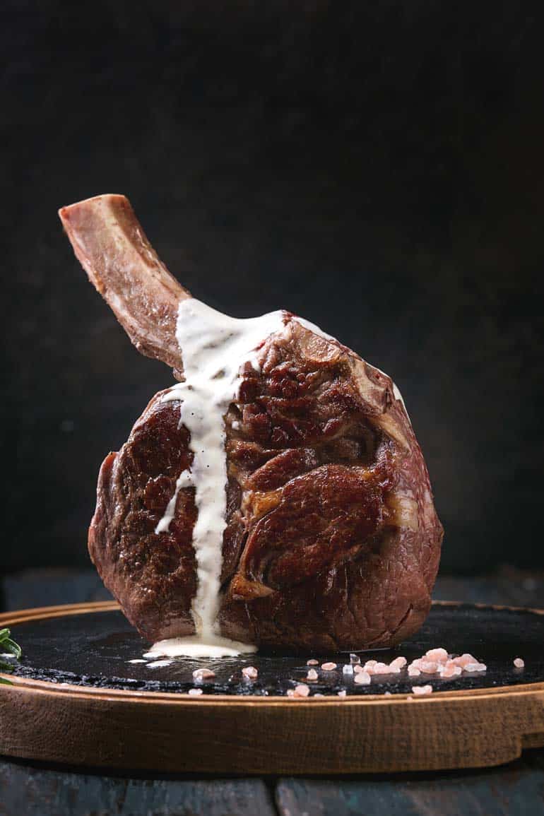 tomahawk steak presentation