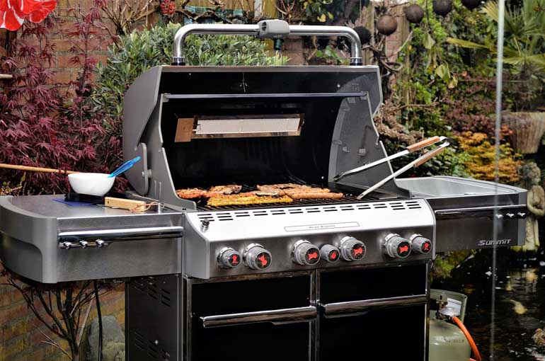 11 Best Natural Gas Grills of 2024 [Reviewed & Rated]