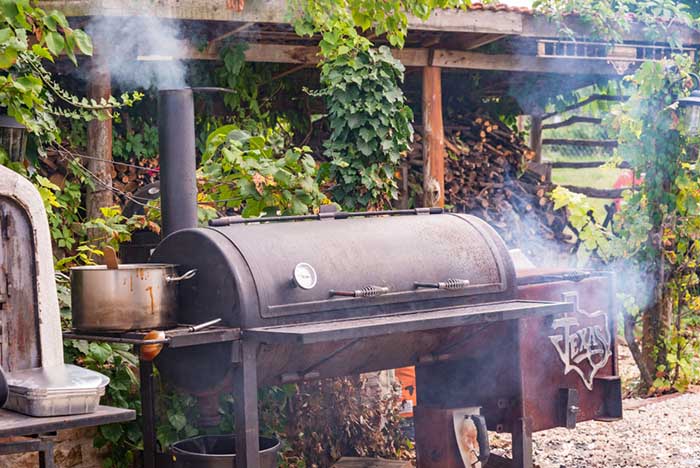 How to Use a Smoker Grill, Step by Step