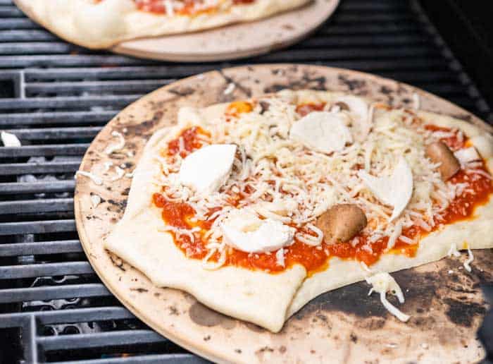 5 Best Pizza Stones For Gas Grill [Cordierite, Thermabond, Pizzacraft]