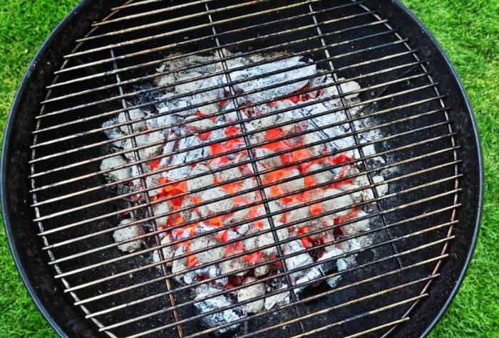 grilling - Small charcoal grill - raise fire grill? - Seasoned Advice