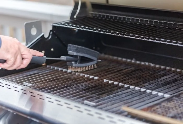 How to Clean a Gas Grill With Minimal Effort (8 Easy Steps)