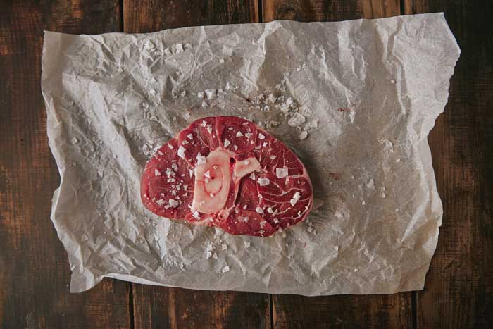 dry brine kosher salt on raw steak