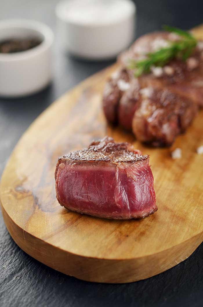 https://theonlinegrill.com/wp-content/uploads/grilled-blue-rare-steak-sliced-1.jpg