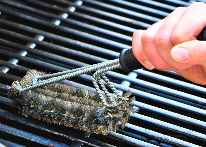 wire brush cleaning propane grill grates